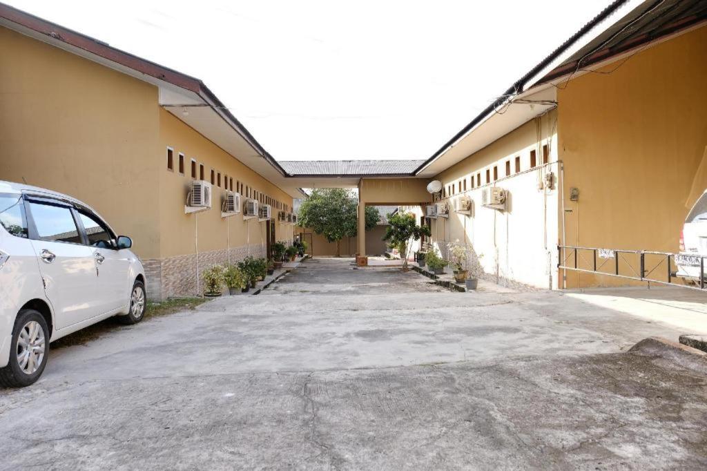 Hotel SPOT ON 2766 Kezia Kost Tanjung Pandan Zewnętrze zdjęcie